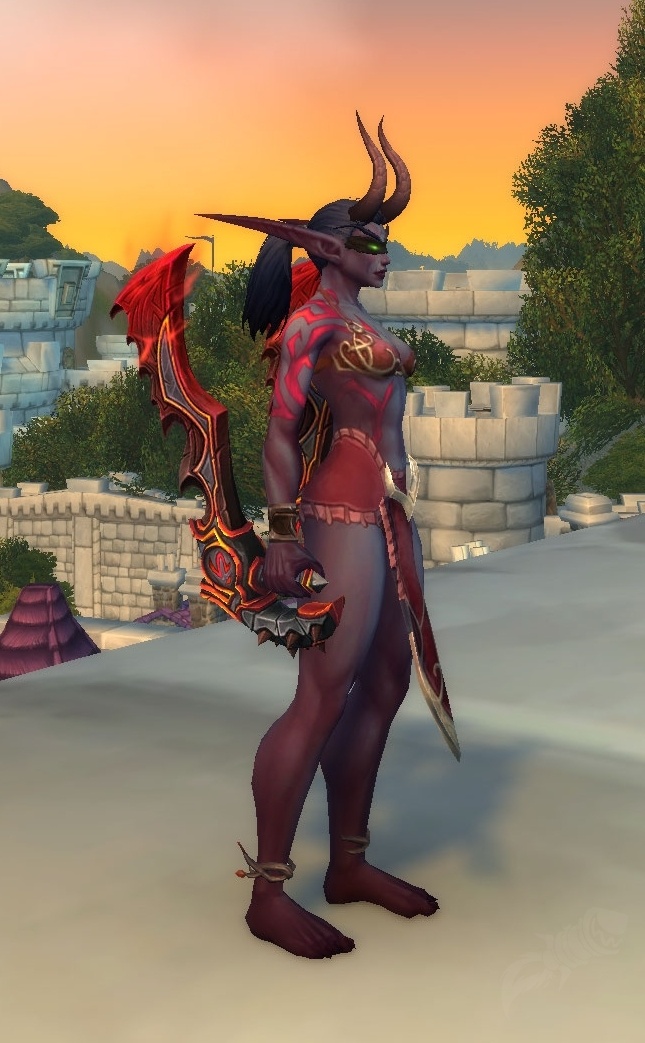 1187585 Scarlet Warglaive Unsheathed Side View